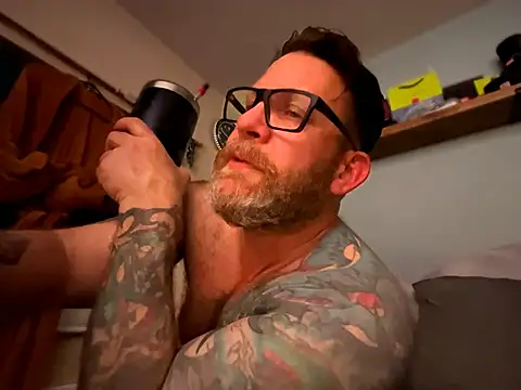 Tattooednakedguy live cam on StripChat