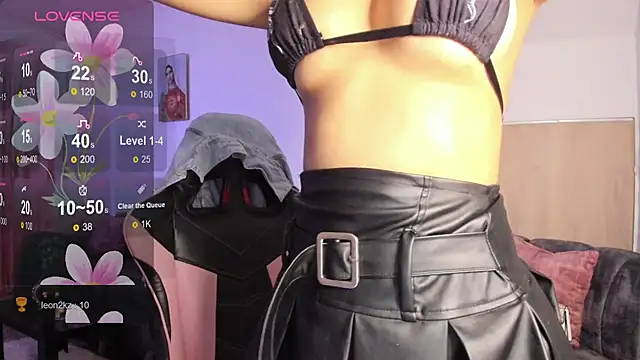 Summer_09 live cam on StripChat