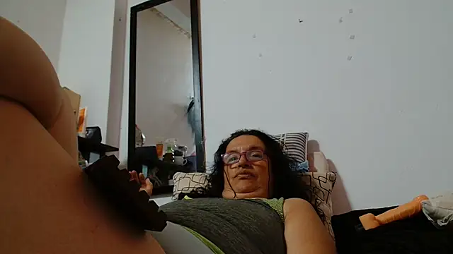 consentidamummy09 live cam on StripChat