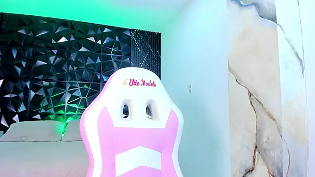 BellaJadee_ live cam on StripChat