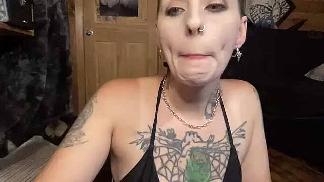TeenyDoll live sex cam