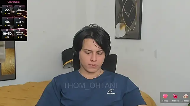 Thom_Ohtani live cam on StripChat