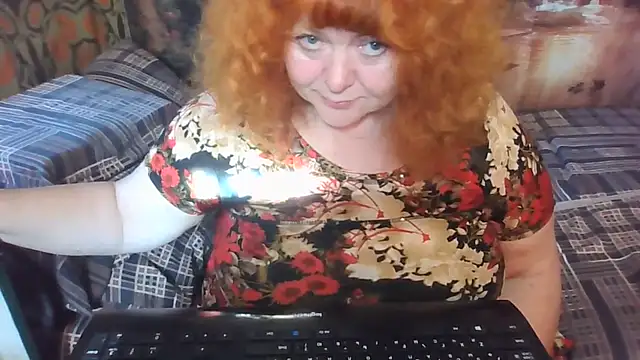 RoseRed69 live cam on StripChat