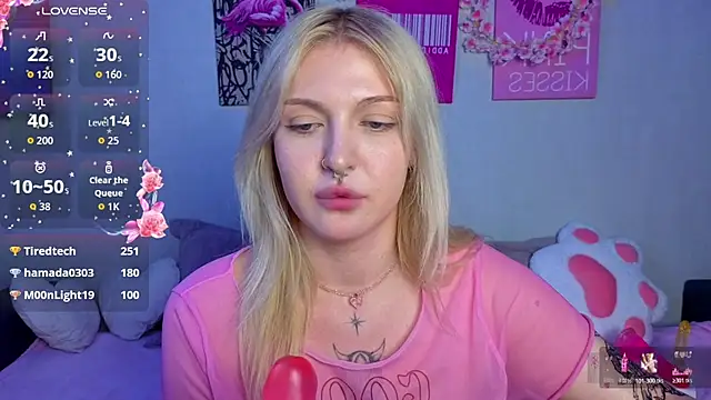 BlondieSummer live cam on StripChat