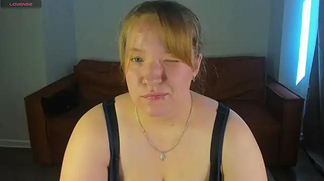Sophia_Millery live cam on StripChat