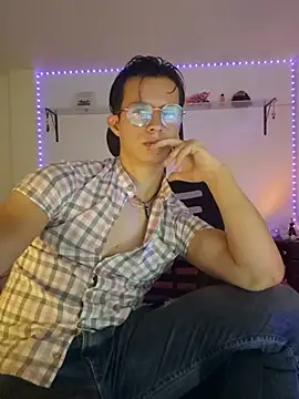 Brandon_starkk live cam on StripChat