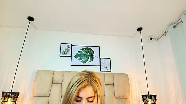 AdharaSmithh live cam on StripChat