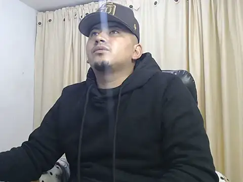 myke_andrade live cam on StripChat