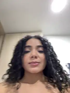 Curlyierr live sex cam