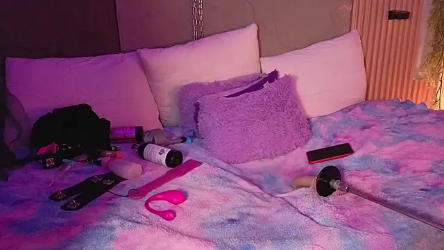 Emmayourgirl live cam on StripChat