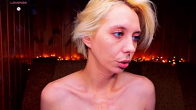 Blondice live cam on StripChat
