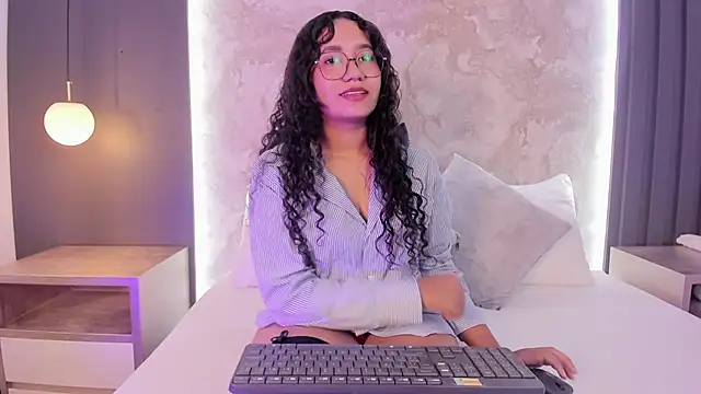 alysson_moon_ live cam on StripChat