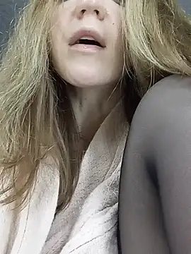 KattyLuuu live cam on StripChat
