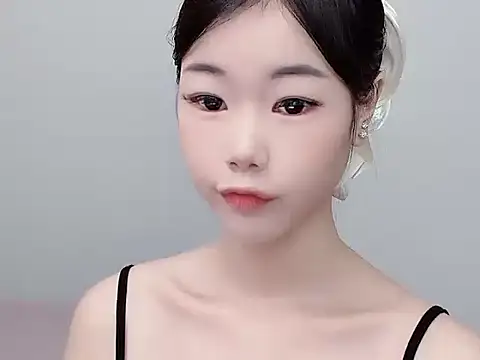 vivi_an live cam on StripChat