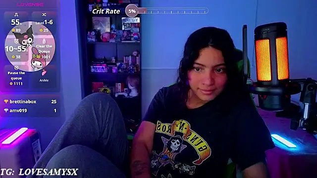 Lovelyamyy live cam on StripChat