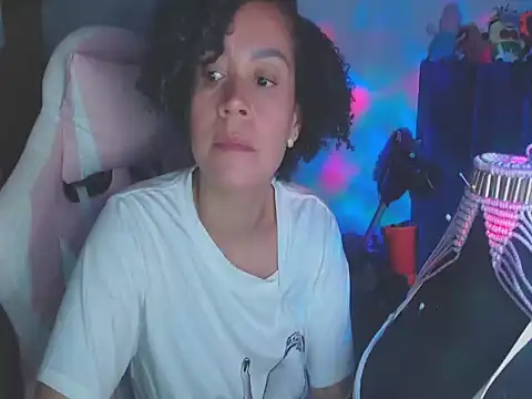 shayna_cute live cam on StripChat