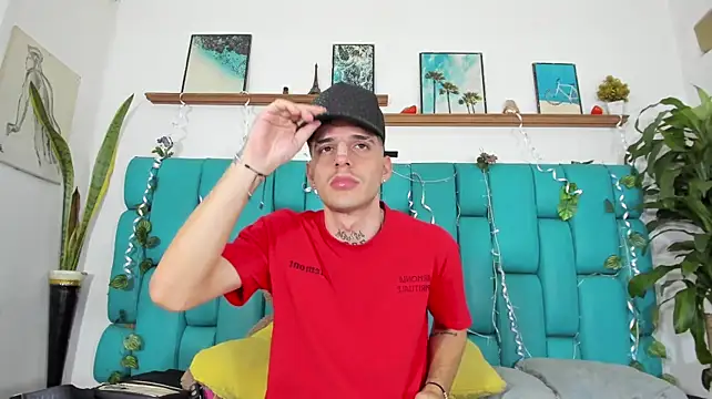 MaxHornyLatin live sex cam