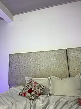 Emmamiller3 live cam on StripChat