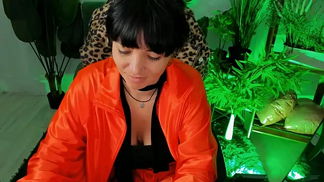 NeoGeisha live cam on StripChat
