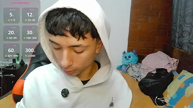 Mr__Aaronn live cam on StripChat