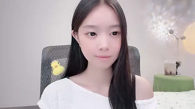 Yoyo33355 live sex cam