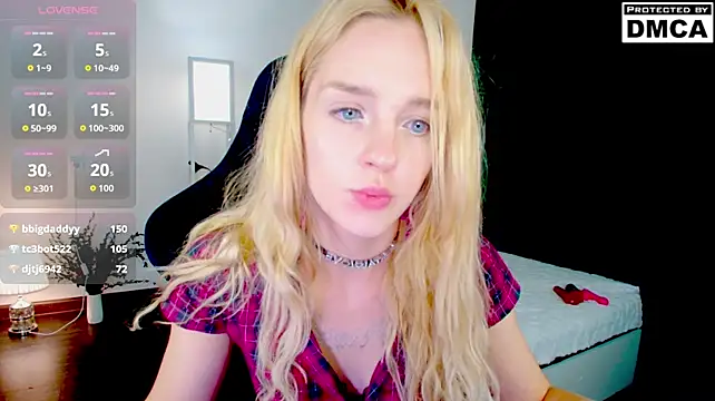 Aliceglass__ live cam on StripChat