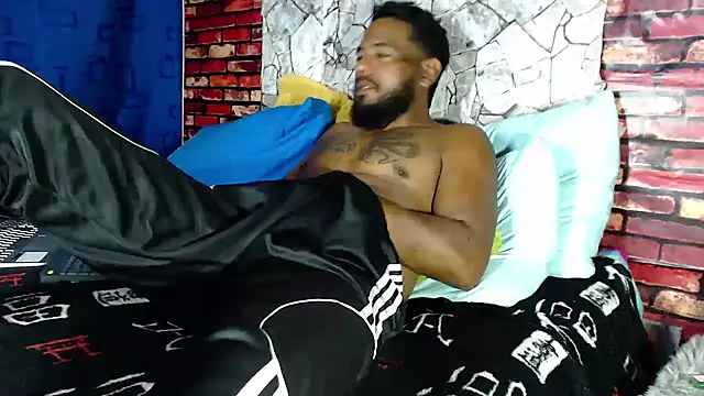 BladeFoxxx1 live cam on StripChat