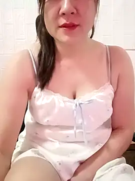 Romilk-12 live cam on StripChat