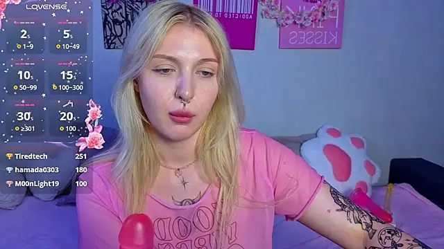 BlondieSummer live cam on StripChat