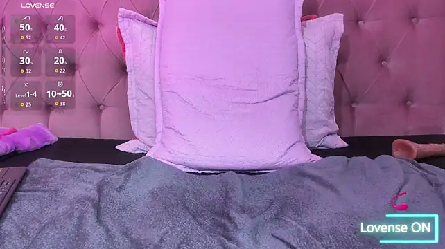 Naniis_wish live cam on StripChat