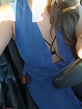 brunettemilf01 live cam on StripChat