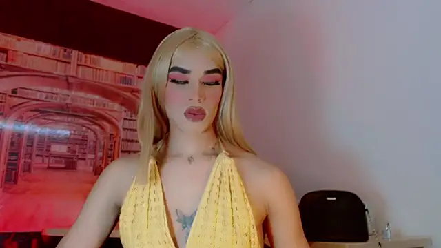 Michell_luxe live cam on StripChat