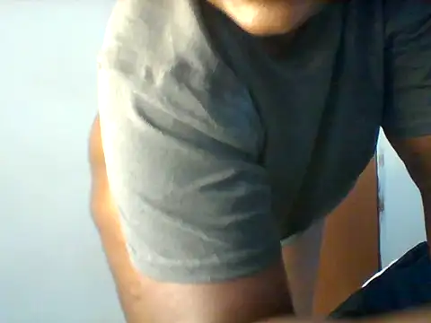 QueenOfAss11 live cam on StripChat