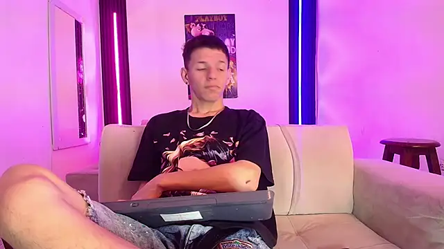 Marcus_and_Tony live cam on StripChat