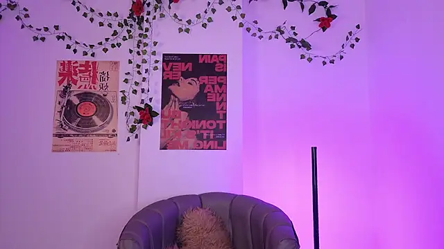 CoralieBronson live cam on StripChat