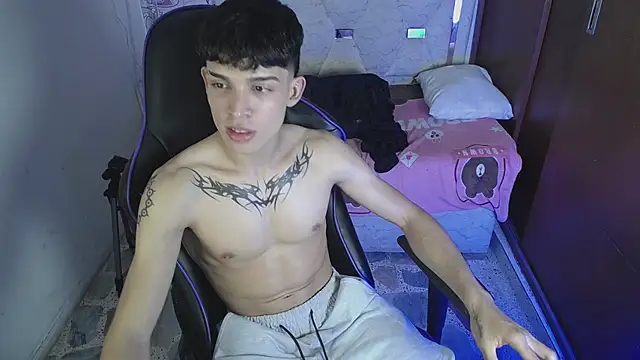 Liom_Gym live cam on StripChat