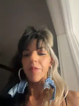 lil_jiggly live cam on StripChat