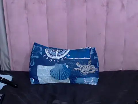 VibesCandyX live cam on StripChat