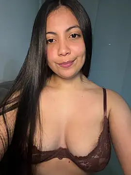 Nina_Belle live cam on StripChat