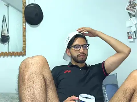 thomass1018 live cam on StripChat
