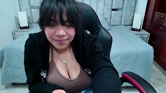 laureentt_ live cam on StripChat