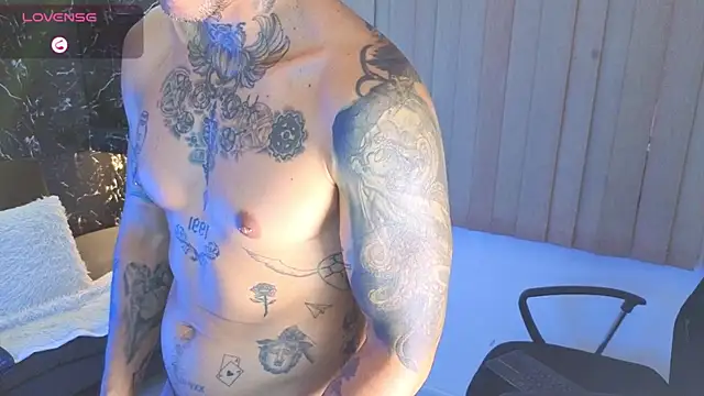MR_EITHAN live cam on StripChat