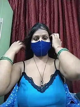 hotyrani07 live cam on StripChat