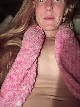 GoldenFlameGoddess live sex cam