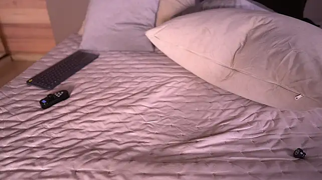 IzzyWild live sex cam