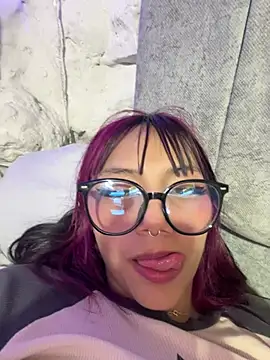 Maddy_w live cam on StripChat