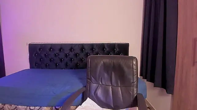 linsy_lee live cam on StripChat