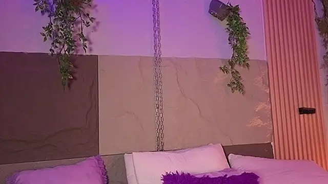 Emmayourgirl live cam on StripChat