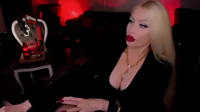 FinDomGod live cam on StripChat