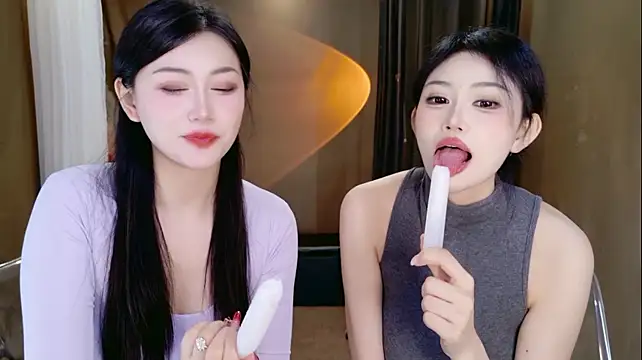 Banana-Milk69 live cam on StripChat